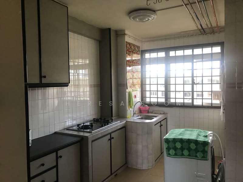 156 Simei Road, 156 Simei Road, 3 Bedrooms, 1,120 sqft, HDB Flat For Sale, by Theresa Soon, 500223065 - Kitchen - PropertyGuru.com.sg
