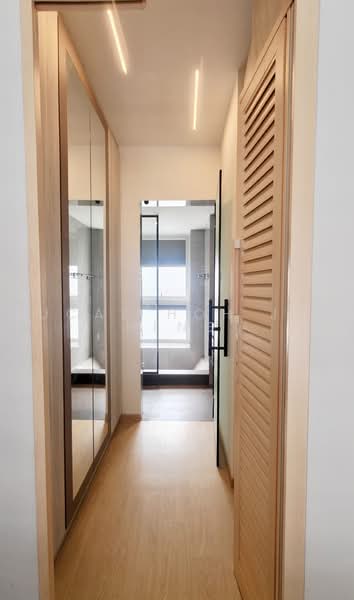 La Casa, 64 Woodlands Drive 16, 3 Bedrooms, 1,216 sqft, Condominium For Sale, by Lucas Hoh Jin Heng, 500223073 - Corridor - PropertyGuru.com.sg