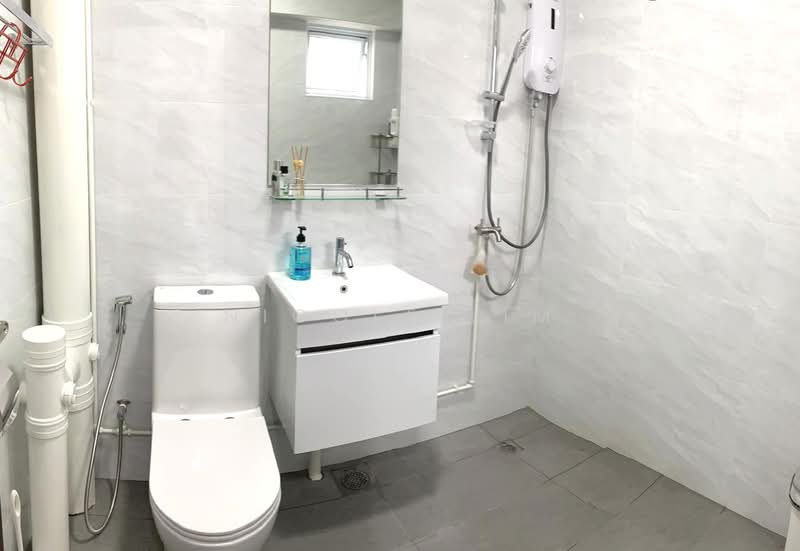 533 Hougang Avenue 6, 533 Hougang Avenue 6, 4 Bedrooms, 1,561 sqft, HDB Flat For Sale, by Nicole Lim, 500223086 - Bathroom - PropertyGuru.com.sg