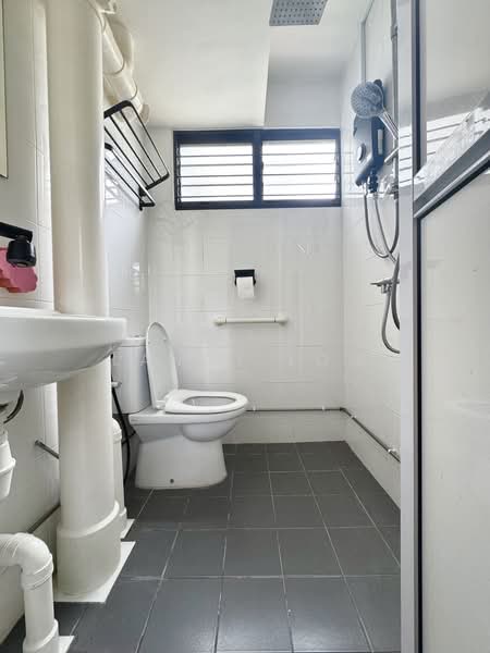 632 Ang Mo Kio Avenue 4, 632 Ang Mo Kio Avenue 4, Room Rental, 85 sqft, HDB Flat For Rent, by Landy Low, 500223092 - Bathroom - PropertyGuru.com.sg