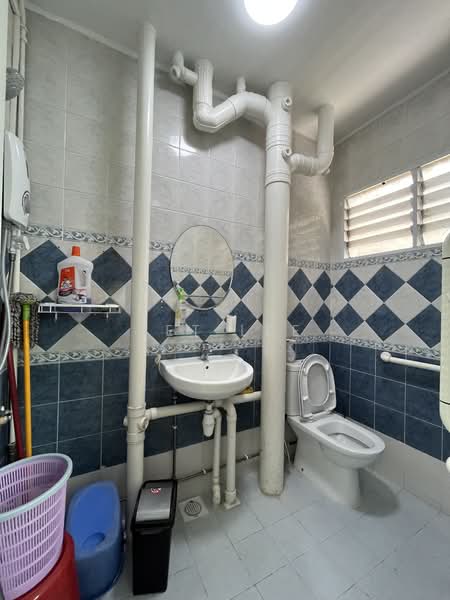 438 Tampines Street 43, 438 Tampines Street 43, 3 Bedrooms, 1,130 sqft, HDB Flat For Rent, by Jet Lee, 500223093 - Bathroom - PropertyGuru.com.sg