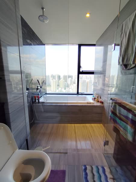 Cube 8, 376 Thomson Road, 4 Bedrooms, 3,229 sqft, Condominium For Sale, by Terry Pour, 500223094 - Bathroom - PropertyGuru.com.sg