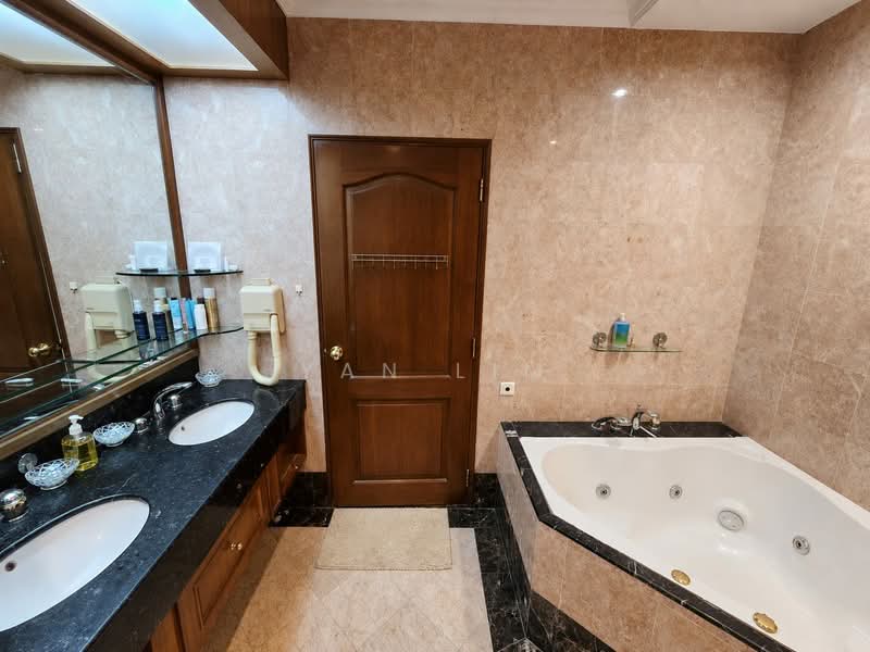 Charming Bungalow @ Braddell Heights Estate, , 7 Bedrooms, 7,000 sqft, Bungalow House For Sale, by Yan Lim, 500223097 - Bathroom - PropertyGuru.com.sg