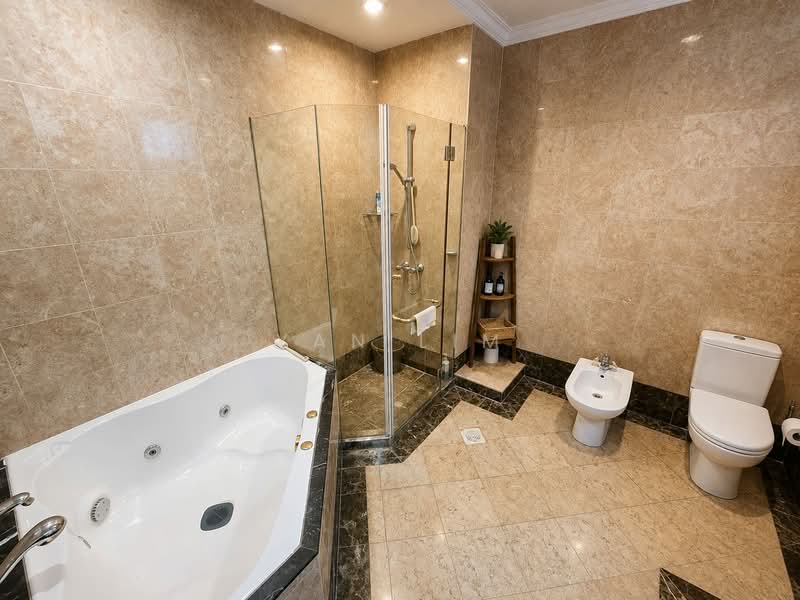 Charming Bungalow @ Braddell Heights Estate, , 7 Bedrooms, 7,000 sqft, Bungalow House For Sale, by Yan Lim, 500223097 - Bathroom - PropertyGuru.com.sg