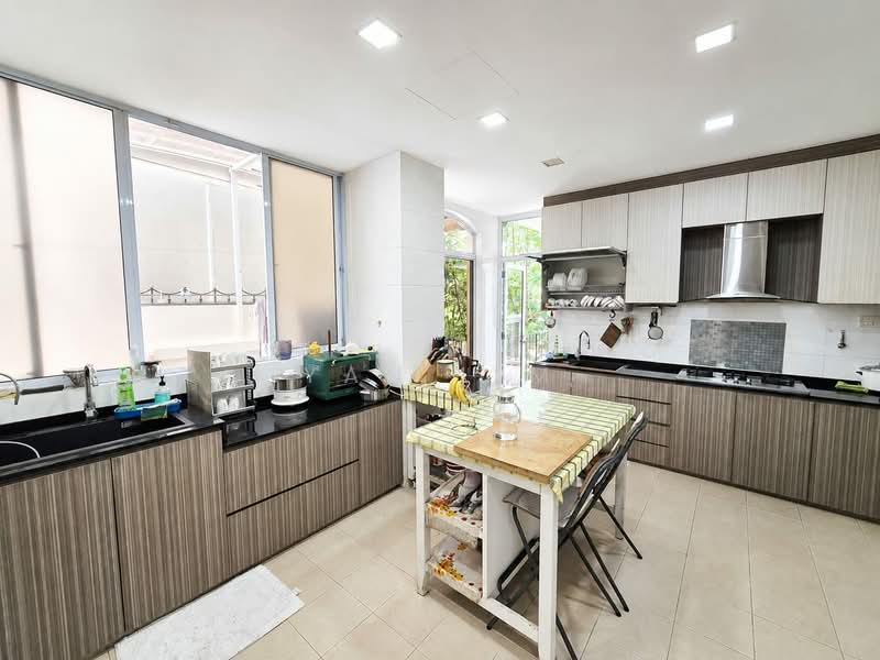 Charming Bungalow @ Braddell Heights Estate, , 7 Bedrooms, 7,000 sqft, Bungalow House For Sale, by Yan Lim, 500223097 - Kitchen - PropertyGuru.com.sg