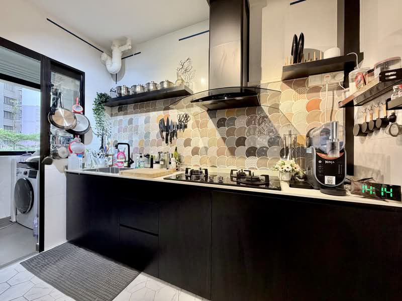 468A Bukit Batok West Avenue 9, 468A Bukit Batok West Avenue 9, 3 Bedrooms, 1,001 sqft, HDB Flat For Sale, by Taufik Batisah, 500223099 - Kitchen - PropertyGuru.com.sg