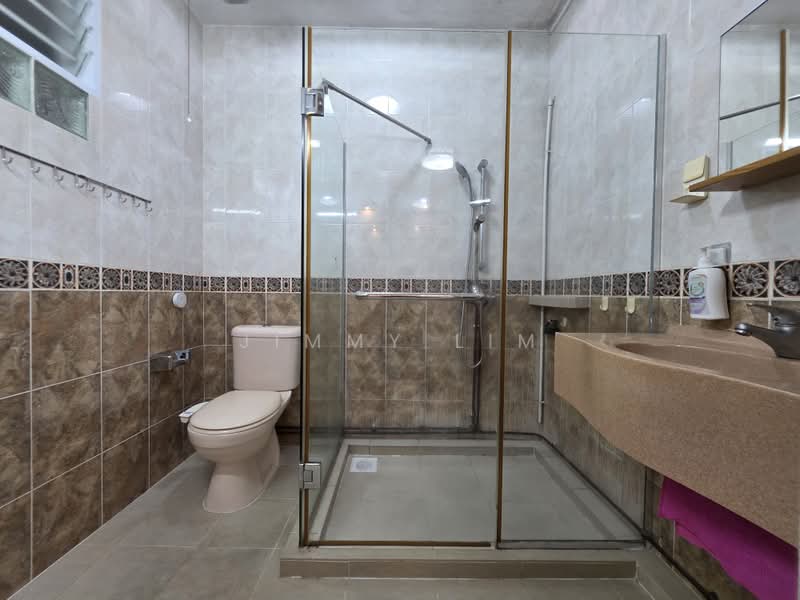498A Tampines Street 45, 498A Tampines Street 45, 4 Bedrooms, 1,549 sqft, HDB Flat For Sale, by Jimmy Lim, 500223100 - Bathroom - PropertyGuru.com.sg