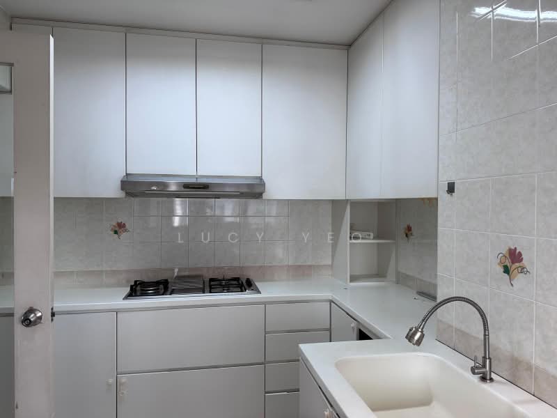 146 Lorong 2 Toa Payoh, 146 Lorong 2 Toa Payoh, 3 Bedrooms, 925 sqft, HDB Flat For Rent, by Lucy Yeo, 500223133 - Kitchen - PropertyGuru.com.sg