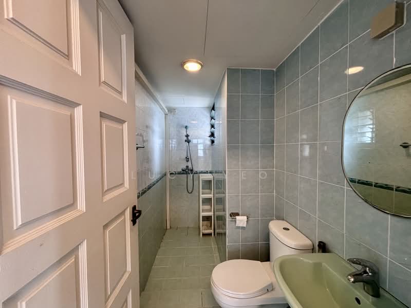 146 Lorong 2 Toa Payoh, 146 Lorong 2 Toa Payoh, 3 Bedrooms, 925 sqft, HDB Flat For Rent, by Lucy Yeo, 500223133 - Bathroom - PropertyGuru.com.sg