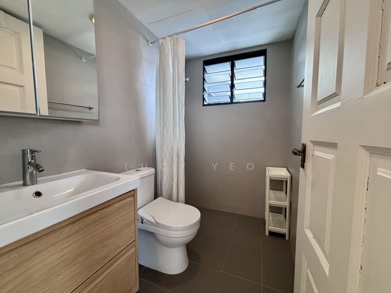 146 Lorong 2 Toa Payoh, 146 Lorong 2 Toa Payoh, 3 Bedrooms, 925 sqft, HDB Flat For Rent, by Lucy Yeo, 500223133 - Bathroom - PropertyGuru.com.sg