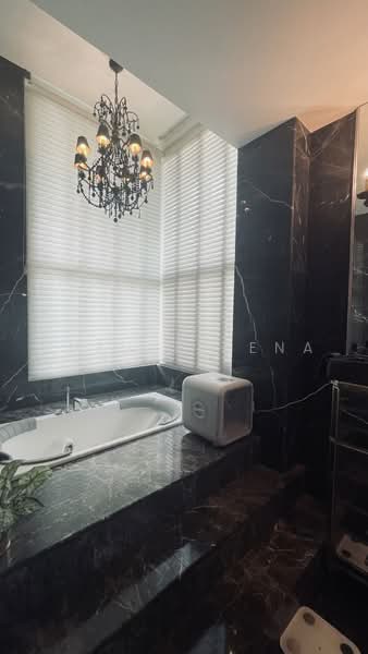 The Legend, 361 Bukit Timah Road, Tanglin / Holland / Bukit Timah, 5 Bedrooms, 4,100 sqft, Condominium For Rent, by Cheu Serena, 500223148 - Bathroom - PropertyGuru.com.sg