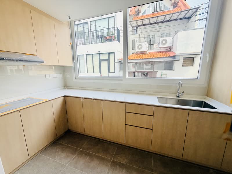 Exclusive Listing.Newly TOP terrace with lift, East Coast / Marine Parade, 4 Bedrooms, 4,200 sqft, Terraced House For Sale, by Razak ., 500223150 - Kitchen - PropertyGuru.com.sg