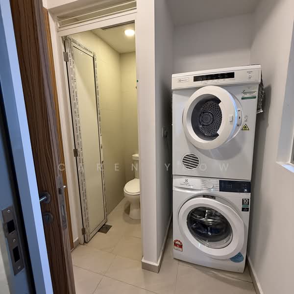 FLO Residence, Punggol Field Walk, 3 Bedrooms, 1,012 sqft, Condominium For Rent, by Caren Yeow, 500223158 - Bathroom - PropertyGuru.com.sg