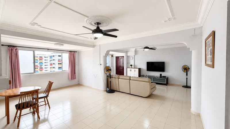 720 Jurong West Avenue 5, 720 Jurong West Avenue 5, 3 Bedrooms, 1,302 sqft, HDB Flat For Sale, by Delvin Ong, 500223159 - Living Room - PropertyGuru.com.sg