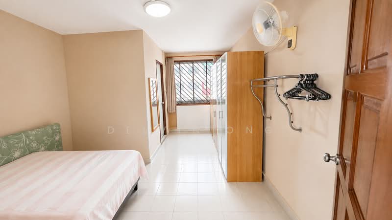 720 Jurong West Avenue 5, 720 Jurong West Avenue 5, 3 Bedrooms, 1,302 sqft, HDB Flat For Sale, by Delvin Ong, 500223159 - Bedroom - PropertyGuru.com.sg
