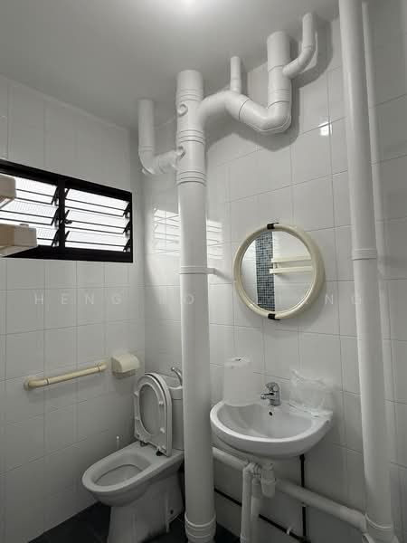 237 Tampines Street 21, 237 Tampines Street 21, 3 Bedrooms, 1,119 sqft, HDB Flat For Rent, by Heng Kok Liang, 500223169 - Bathroom - PropertyGuru.com.sg