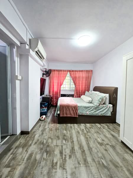 355 Woodlands Avenue 1, 355 Woodlands Avenue 1, Admiralty / Woodlands, 3 Bedrooms, 1,303 sqft, HDB Flat For Sale, by Siti Nurainina Binte Saaet (Nina Saaet), 500223170 - Master Bedroom - PropertyGuru.com.sg