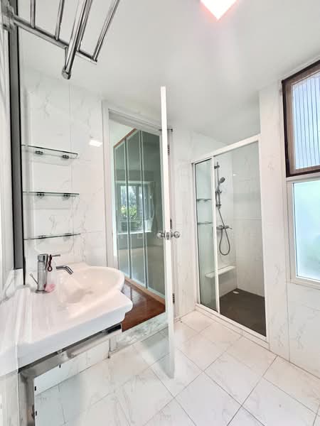 Blossoms @ Woodleigh, 12 Woodleigh Close, 4 Bedrooms, 1,421 sqft, Condominium For Rent, by Branden Lee, 500223182 - Bathroom - PropertyGuru.com.sg