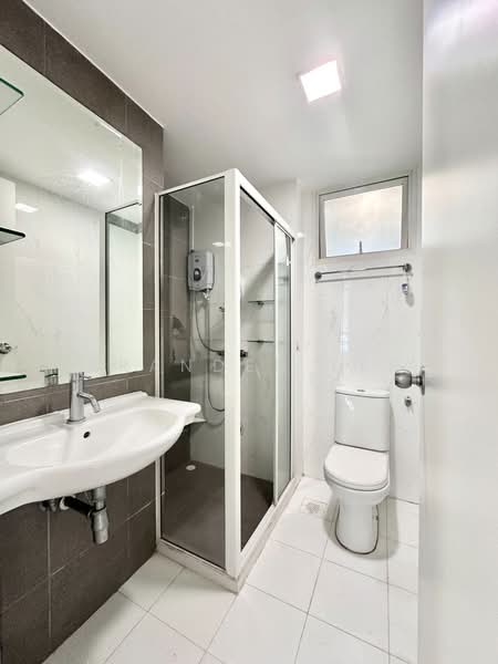Blossoms @ Woodleigh, 12 Woodleigh Close, 4 Bedrooms, 1,421 sqft, Condominium For Rent, by Branden Lee, 500223182 - Bathroom - PropertyGuru.com.sg