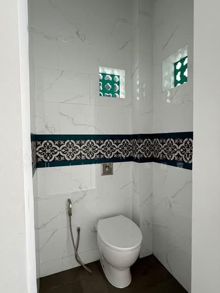 Prime Bugis / Beach Road — short walk from Raffles Hotel, South Beach, , 4,000 sqft, Shop / Shophouse For Rent, by Gracelynn Zhu Qiu Linn (朱秋霖), 500223184 - Bathroom - CommercialGuru.com.sg