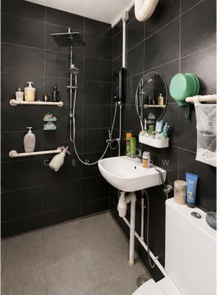 334 Woodlands Street 32, 334 Woodlands Street 32, 3 Bedrooms, 893 sqft, HDB Flat For Sale, by Cheryl Low, 500223189 - Bathroom - PropertyGuru.com.sg