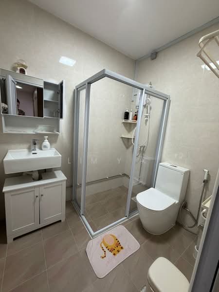 449 Hougang Avenue 10, 449 Hougang Avenue 10, 2 Bedrooms, 750 sqft, HDB Flat For Rent, by Lim Y X, 500223196 - Bathroom - PropertyGuru.com.sg
