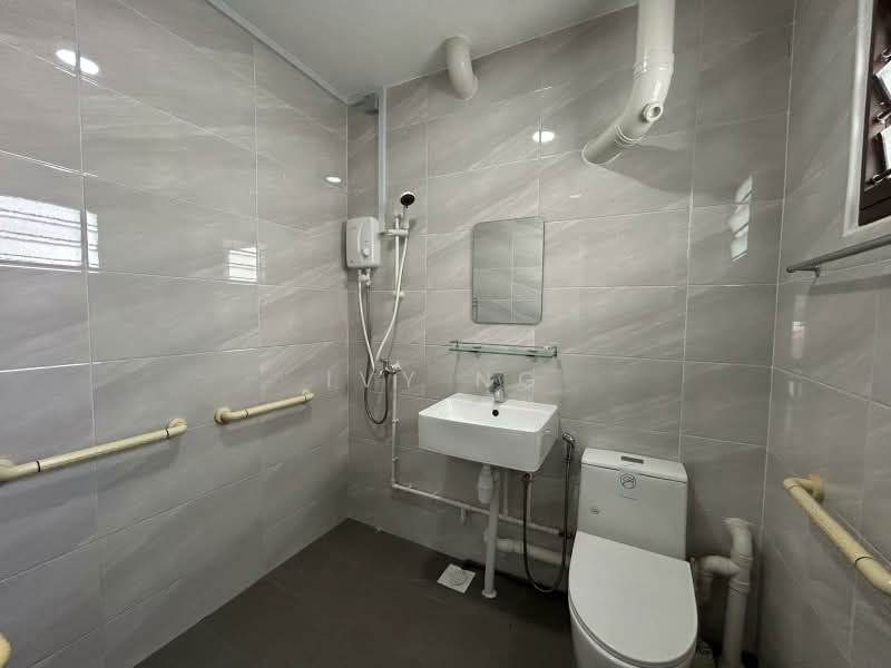 137 Petir Road, 137 Petir Road, 3 Bedrooms, 1,108 sqft, HDB Flat For Sale, by Ivy Ng, 500223201 - Bathroom - PropertyGuru.com.sg