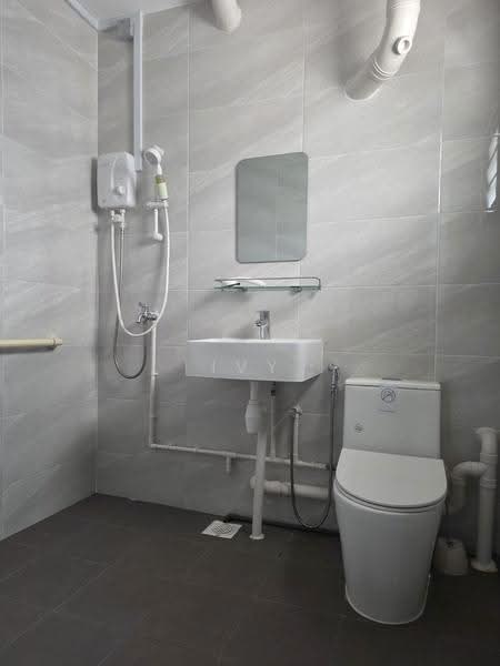 137 Petir Road, 137 Petir Road, Dairy Farm / Bukit Panjang / Choa Chu Kang, 3 Bedrooms, 1,108 sqft, HDB Flat For Sale, by Ivy Ng, 500223201 - Bathroom - PropertyGuru.com.sg