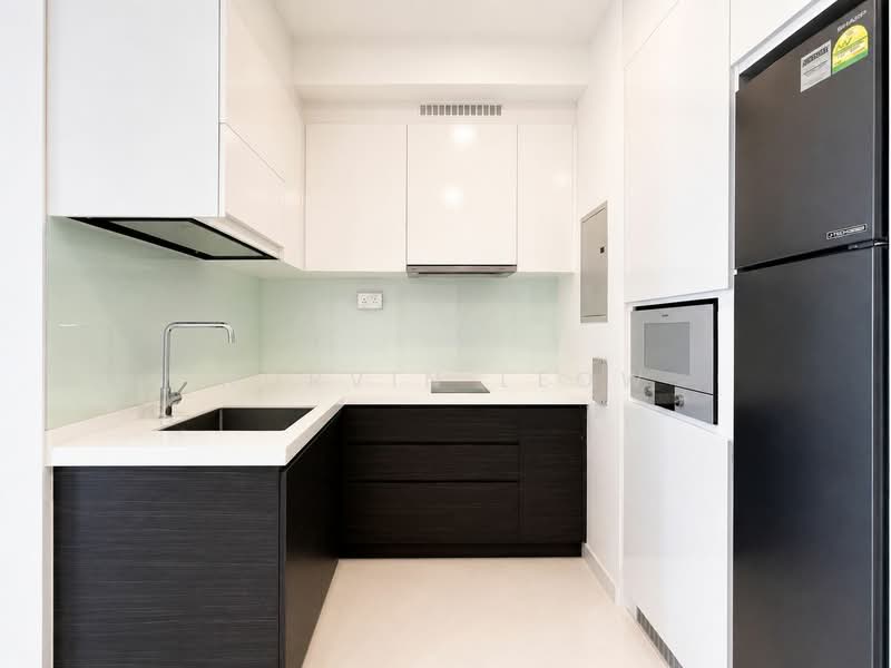 Eon Shenton, 70 Shenton Way, 2 Bedrooms, 1,087 sqft, Condominium For Rent, by Norvin Leow, 500223219 - Kitchen - PropertyGuru.com.sg