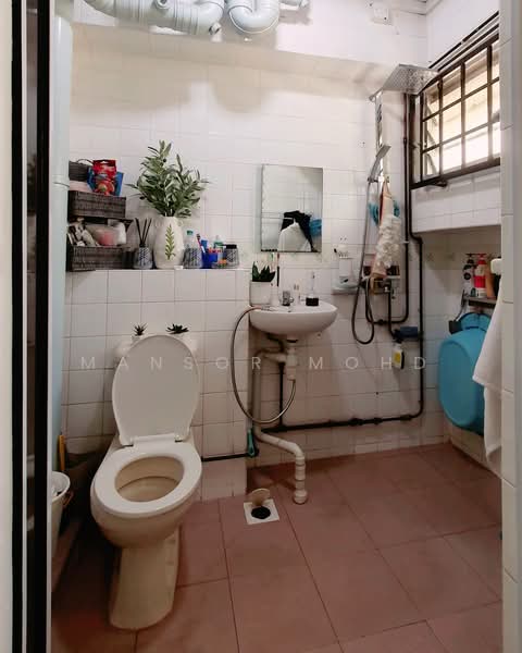 347 Tampines Street 33, 347 Tampines Street 33, 3 Bedrooms, 1,130 sqft, HDB Flat For Sale, by Mansor Mohd, 500223265 - Bathroom - PropertyGuru.com.sg
