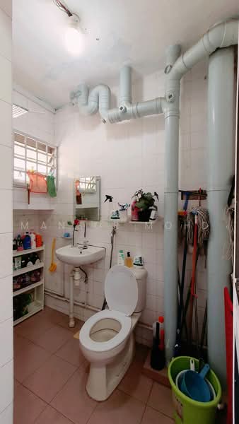 347 Tampines Street 33, 347 Tampines Street 33, 3 Bedrooms, 1,130 sqft, HDB Flat For Sale, by Mansor Mohd, 500223265 - Bathroom - PropertyGuru.com.sg