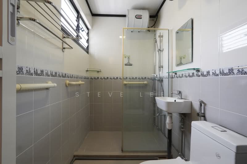 601 Hougang Avenue 4, 601 Hougang Avenue 4, 3 Bedrooms, 1,313 sqft, HDB Flat For Sale, by Steve Lee, 500223268 - Bathroom - PropertyGuru.com.sg