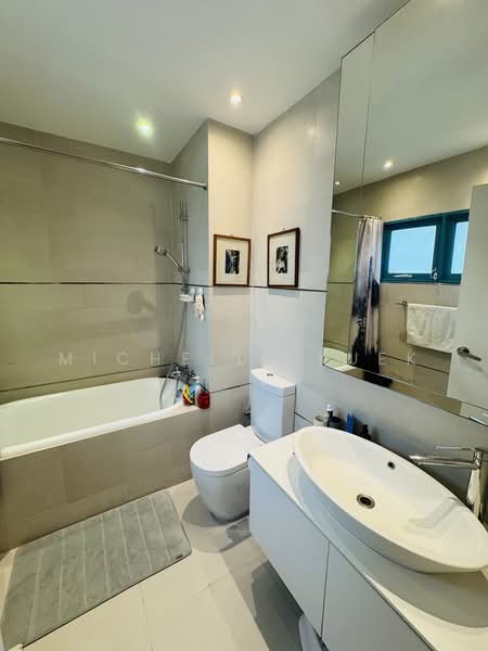Oleanas Residences, 42 Kim Yam Road, 4 Bedrooms, 1,550 sqft, Condominium For Sale, by Michelle Kuek, 500223272 - Bathroom - PropertyGuru.com.sg