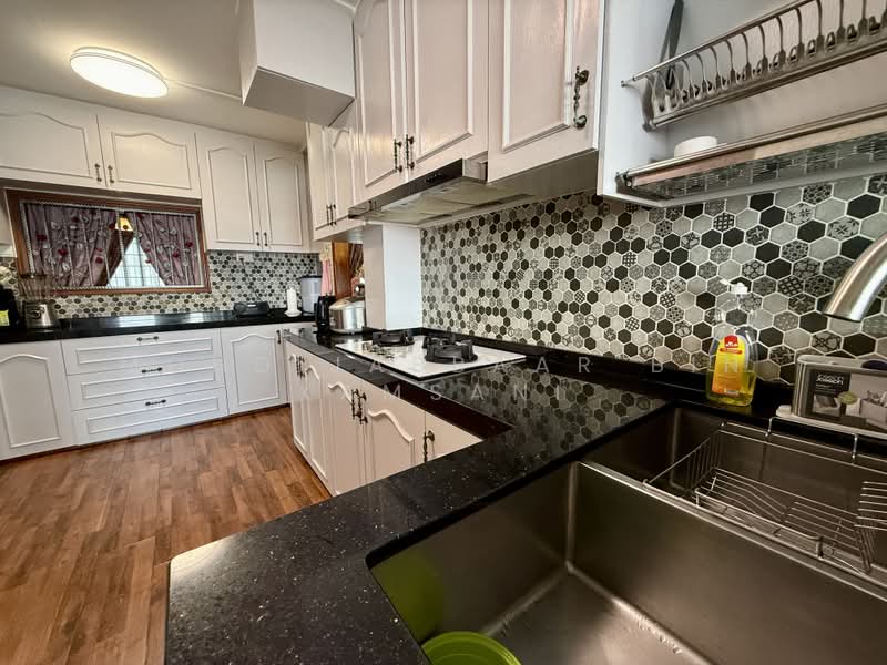 254 Bangkit Road, 254 Bangkit Road, 3 Bedrooms, 1,571 sqft, HDB Flat For Sale, by Mohd Jabbaar Bin Kamsani, 500223302 - Kitchen - PropertyGuru.com.sg