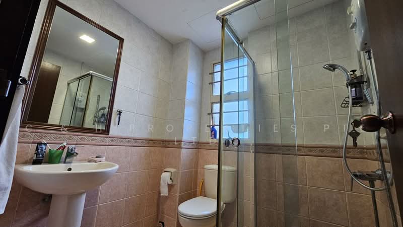 Villa Verde, Verde Crescent, 5 Bedrooms, 2,800 sqft, Terraced House For Sale, by JACOB, 500223306 - Bathroom - PropertyGuru.com.sg