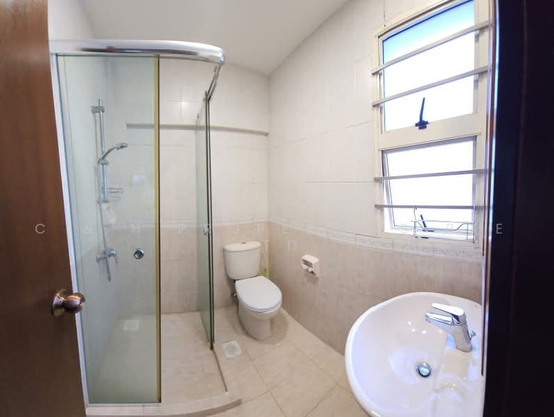 Villa Verde, Verde Crescent, 5 Bedrooms, 2,800 sqft, Terraced House For Sale, by JACOB, 500223306 - Bathroom - PropertyGuru.com.sg