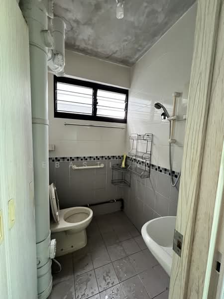 7 Jalan Bukit Merah, 7 Jalan Bukit Merah, 2 Bedrooms, 721 sqft, HDB Flat For Rent, by Sebastian Lee, 500223308 - Bathroom - PropertyGuru.com.sg