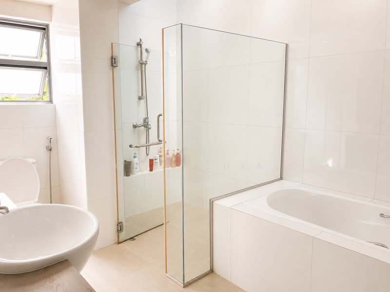 Toh Tuck Garden, 67 Toh Tuck Road, 8 Bedrooms, 3,733 sqft, Semi-Detached House For Rent, by Gary Chia, 500223312 - Master Bathroom - PropertyGuru.com.sg
