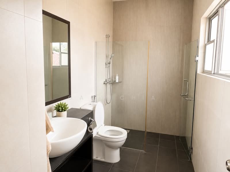 Toh Tuck Garden, 67 Toh Tuck Road, 8 Bedrooms, 3,733 sqft, Semi-Detached House For Rent, by Gary Chia, 500223312 - Bathroom - PropertyGuru.com.sg