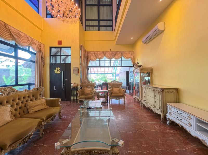 HUGE 4200+ SQFT OF LAND! 3 STOREY SEMI D IN SENNETT ESTATE!, Sennett Road / Lucky Heights / Evergreen Avenue / Parbury Avenue / Lucky Heights, 8 Bedrooms, 6,500 sqft, Semi-Detached House For Sale, by Li Rong Teh, 500223318 - Living Room - PropertyGuru.com.sg