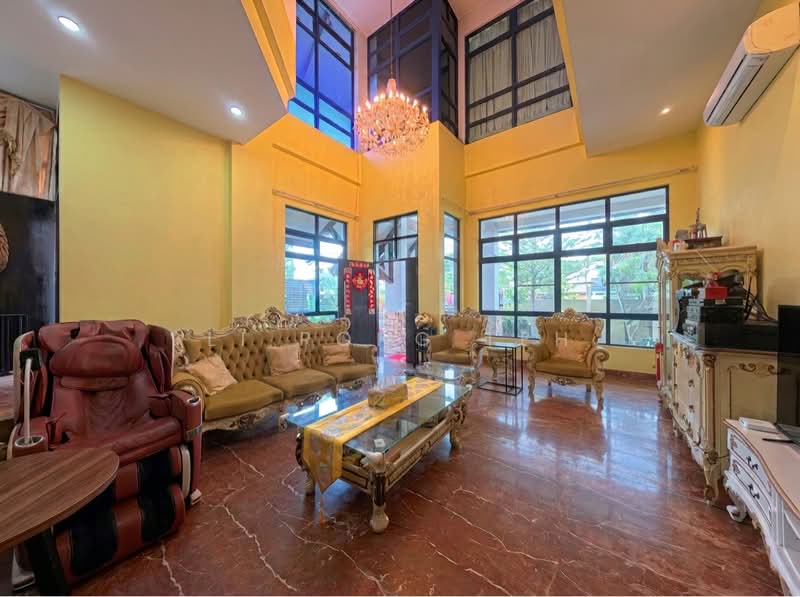 HUGE 4200+ SQFT OF LAND! 3 STOREY SEMI D IN SENNETT ESTATE!, Sennett Road / Lucky Heights / Evergreen Avenue / Parbury Avenue / Lucky Heights, 8 Bedrooms, 6,500 sqft, Semi-Detached House For Sale, by Li Rong Teh, 500223318 - Living Room - PropertyGuru.com.sg