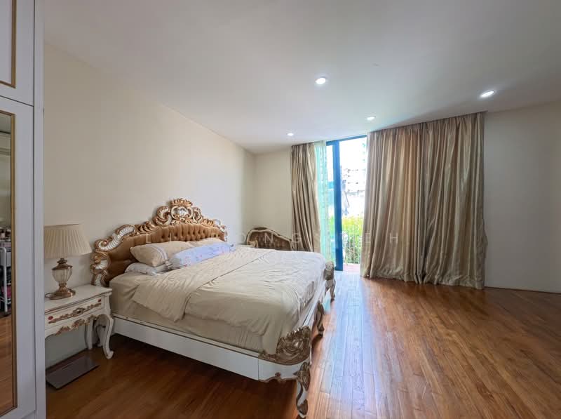 HUGE 4200+ SQFT OF LAND! 3 STOREY SEMI D IN SENNETT ESTATE!, Sennett Road / Lucky Heights / Evergreen Avenue / Parbury Avenue / Lucky Heights, 8 Bedrooms, 6,500 sqft, Semi-Detached House For Sale, by Li Rong Teh, 500223318 - Bedroom - PropertyGuru.com.sg