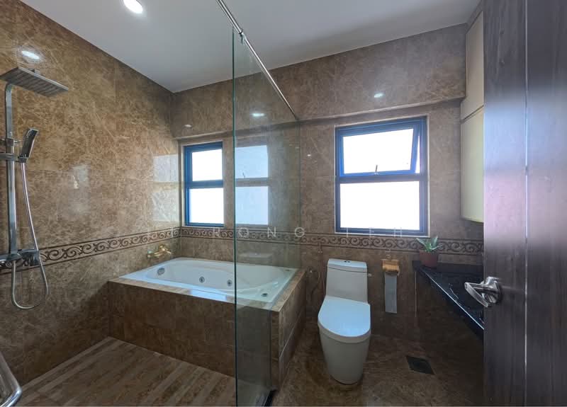 HUGE 4200+ SQFT OF LAND! 3 STOREY SEMI D IN SENNETT ESTATE!, Sennett Road / Lucky Heights / Evergreen Avenue / Parbury Avenue / Lucky Heights, 8 Bedrooms, 6,500 sqft, Semi-Detached House For Sale, by Li Rong Teh, 500223318 - Bathroom - PropertyGuru.com.sg