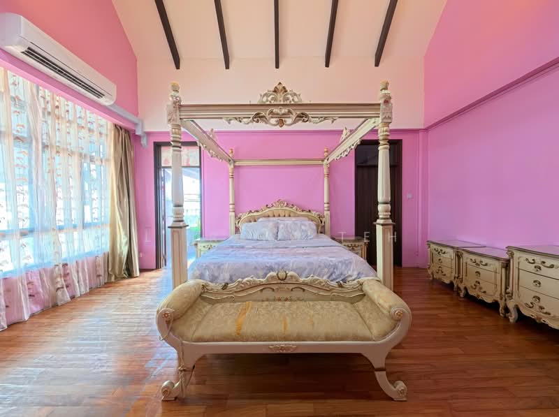 HUGE 4200+ SQFT OF LAND! 3 STOREY SEMI D IN SENNETT ESTATE!, Sennett Road / Lucky Heights / Evergreen Avenue / Parbury Avenue / Lucky Heights, 8 Bedrooms, 6,500 sqft, Semi-Detached House For Sale, by Li Rong Teh, 500223318 - Bedroom - PropertyGuru.com.sg