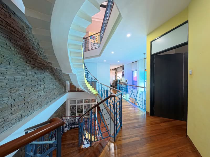 HUGE 4200+ SQFT OF LAND! 3 STOREY SEMI D IN SENNETT ESTATE!, Sennett Road / Lucky Heights / Evergreen Avenue / Parbury Avenue / Lucky Heights, 8 Bedrooms, 6,500 sqft, Semi-Detached House For Sale, by Li Rong Teh, 500223318 - Interior - PropertyGuru.com.sg