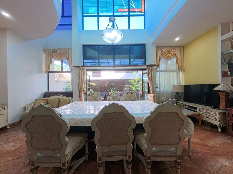 HUGE 4200+ SQFT OF LAND! 3 STOREY SEMI D IN SENNETT ESTATE!, Sennett Road / Lucky Heights / Evergreen Avenue / Parbury Avenue / Lucky Heights, 8 Bedrooms, 6,500 sqft, Semi-Detached House For Sale, by Li Rong Teh, 500223318 - Dining Room - PropertyGuru.com.sg