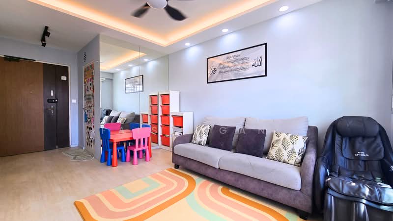 430A Bedok North Road, 430A Bedok North Road, 2 Bedrooms, 721 sqft, HDB Flat For Sale, by Faisal Gani, 500223319 - Living Room - PropertyGuru.com.sg