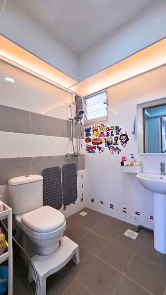 430A Bedok North Road, 430A Bedok North Road, 2 Bedrooms, 721 sqft, HDB Flat For Sale, by Faisal Gani, 500223319 - Bathroom - PropertyGuru.com.sg