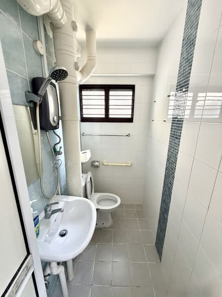 276 Yishun Street 22, 276 Yishun Street 22, 3 Bedrooms, 904 sqft, HDB Flat For Sale, by Wayne Tan, 500223324 - Bathroom - PropertyGuru.com.sg