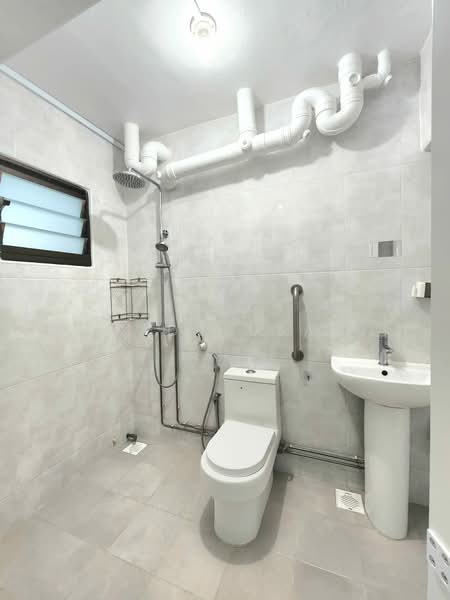 109 Rivervale Walk, 109 Rivervale Walk, 3 Bedrooms, 1,292 sqft, HDB Flat For Sale, by Ahmad Husaini, 500223338 - Bathroom - PropertyGuru.com.sg